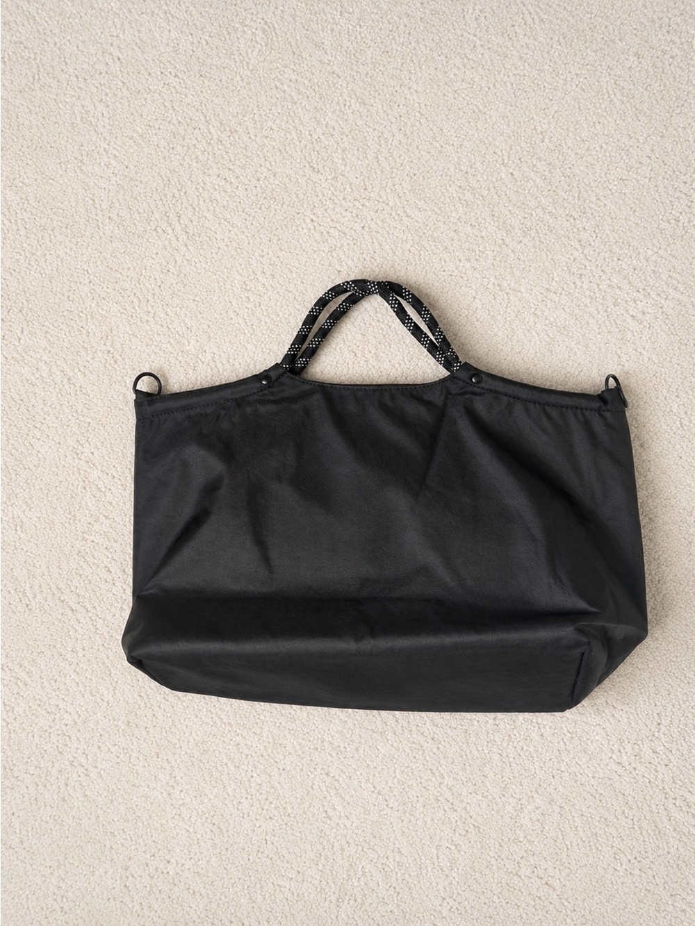ALO Yoga Black Shoulder Tote Bag with Branded Strap - Picture 5 of 6